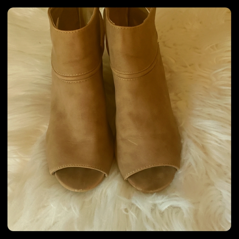 Tan block heel sandal